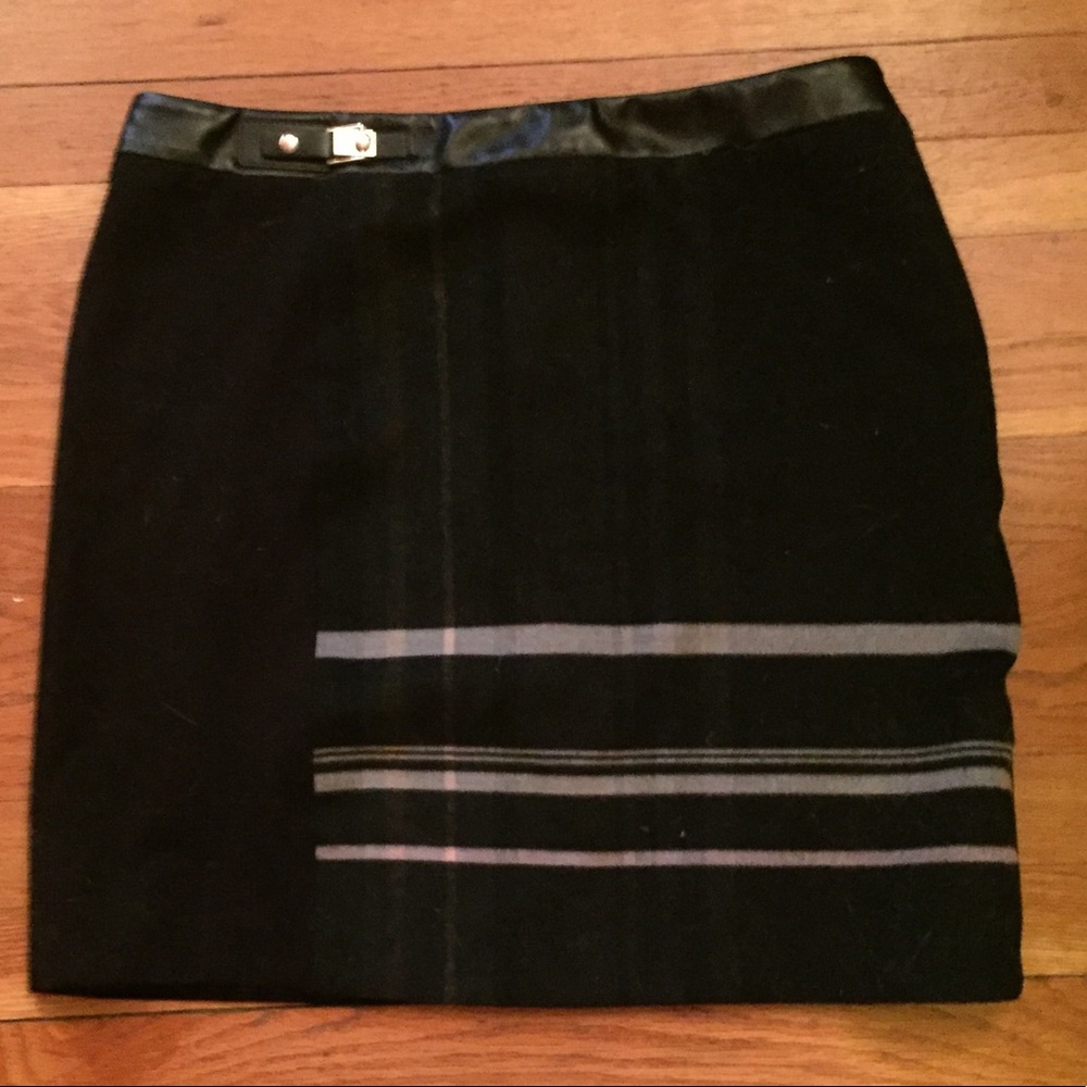 NWT chic and flattering WHBM ponte boot skirt